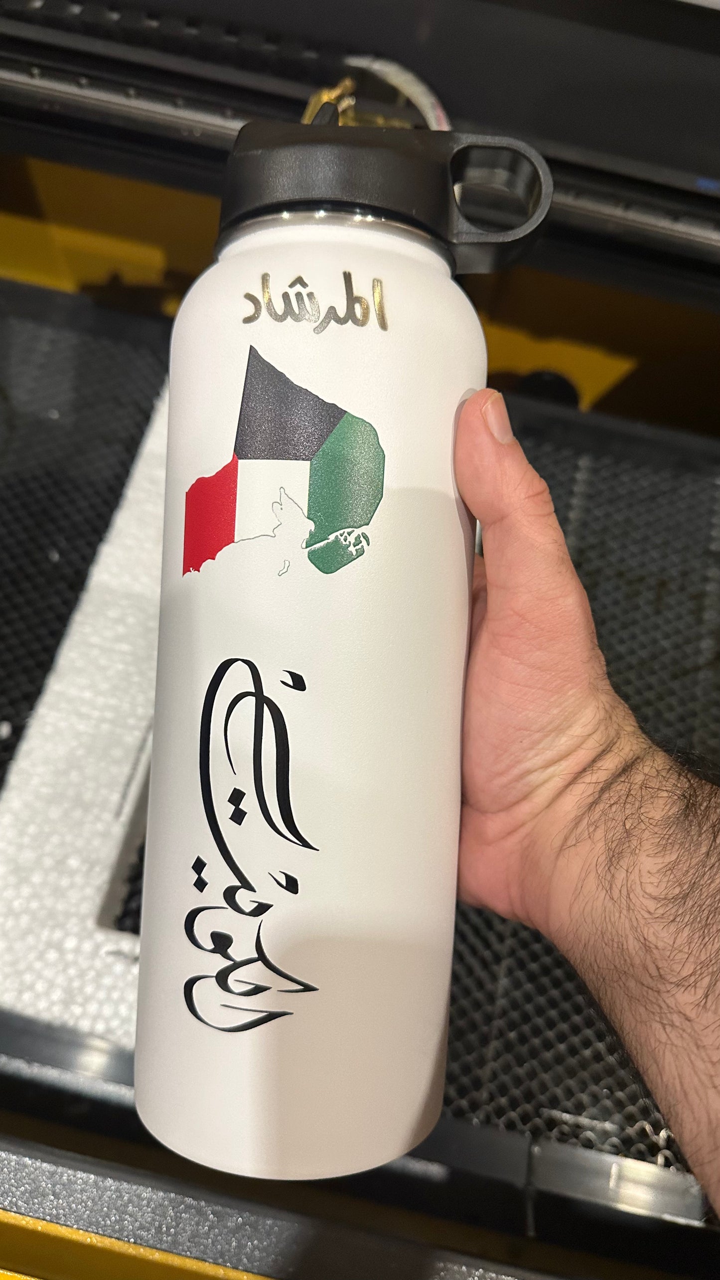 Flask Water Bottle 650 ml for Cold & Hot Beverages Lid Comes With a Straw High Quality 24 Hr Cold - Kuwait Souvenirs