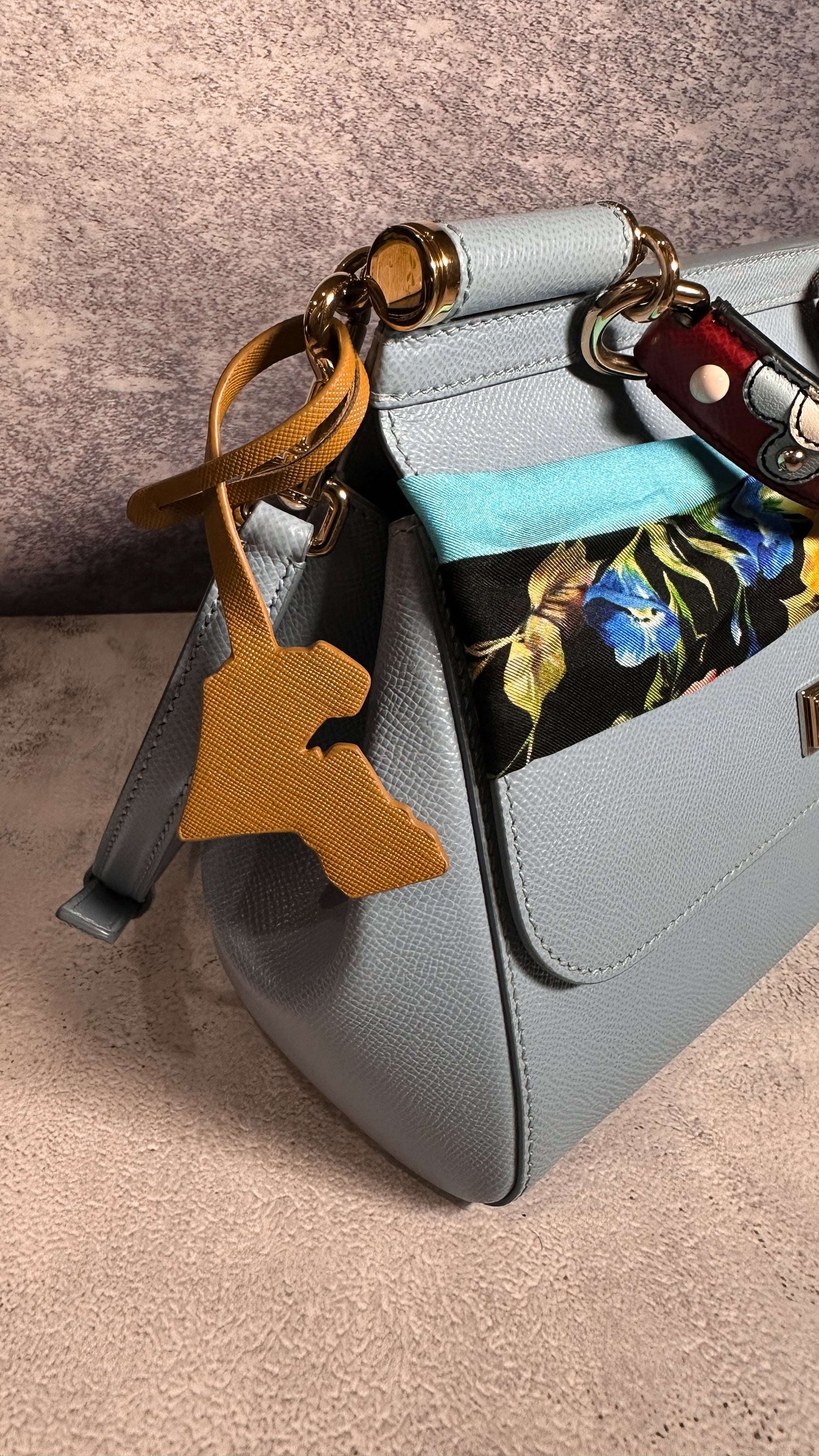 تعليقة جلد خريطة الكويت كاميل