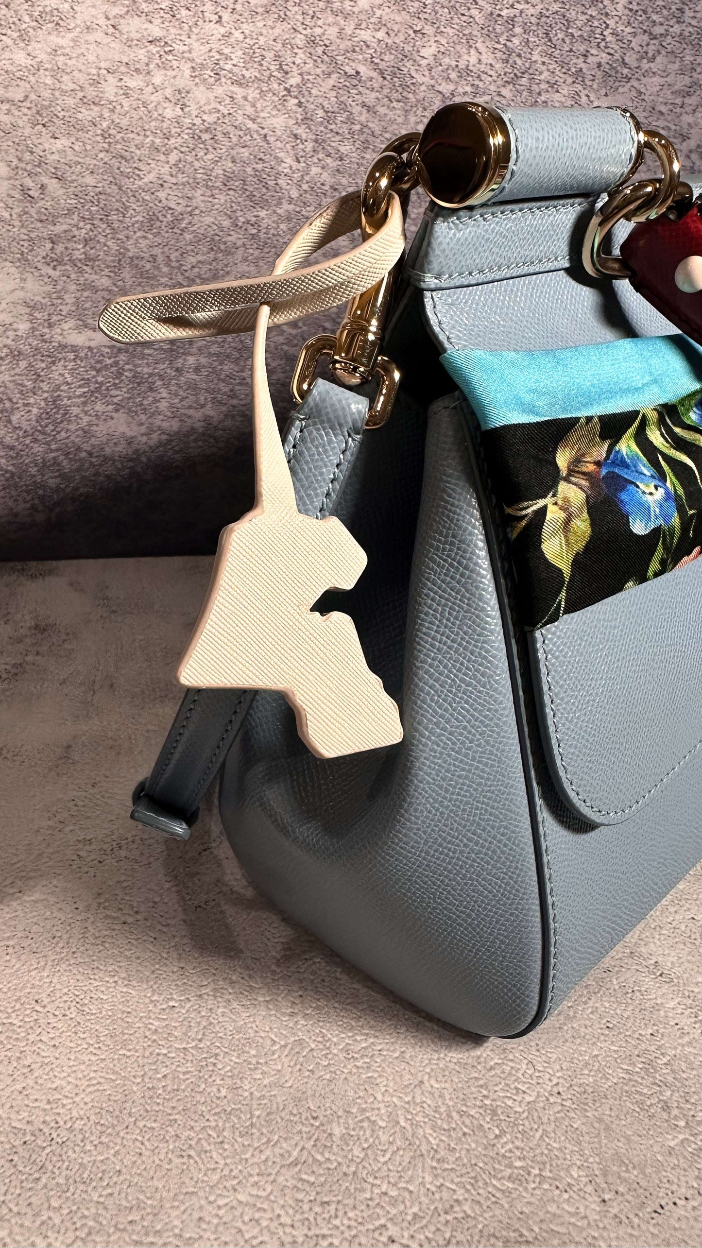 تعليقة جلد خريطة الكويت اوف وايت